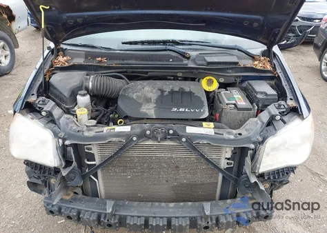 2013 Chrysler Town & Country Touring z USA, uszkodzony, nr VIN 2C4RC1BG5DR781446